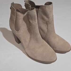 Koolaburra Tan Suede Ankle Boots